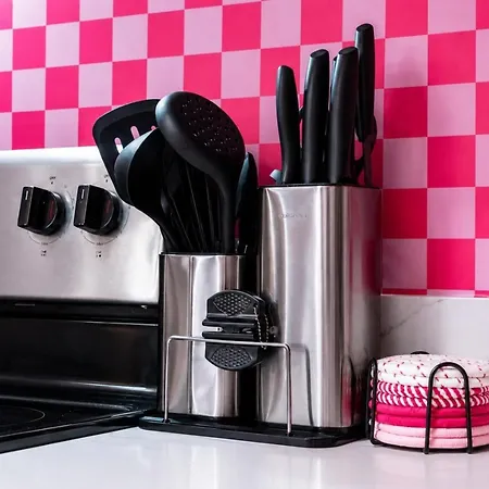 Apartment Pink Pony Club Retreat Near Vanderbilt Sleeps 6 Nashville