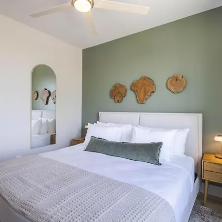 Apartment Bachelorette Dream | 2 Units | 8 Kings + 8 Baths *