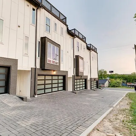 Rooftop Skyline View-close To Broadway-sleeps 8 Nashville