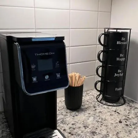 Apartment Downtown Walk To Broadway Pool, Private Balcony, Free Parking! Nashville