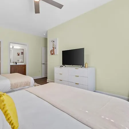 Glam 2br Walk To Broadway & The Gulch Apartment