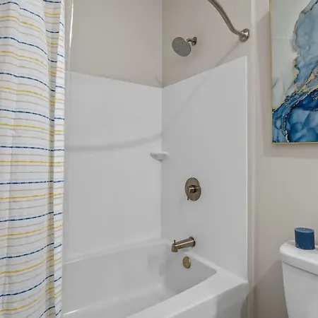 Spacious 2br N Gulch Walk To Broadway & Rooftops Apartment