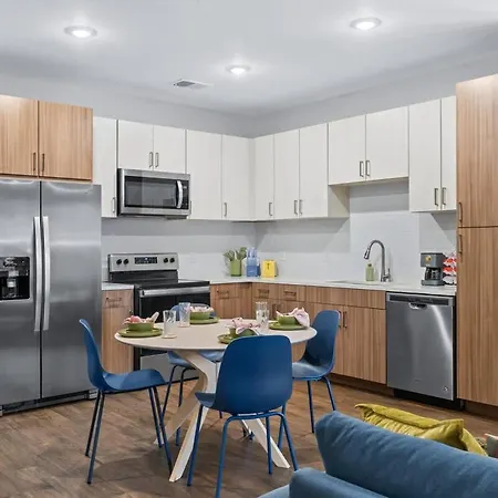 2br W Glam Station & Karaoke Near Broadway Apartment *
