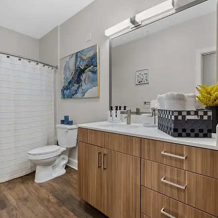 Spacious 2br N Gulch Walk To Broadway & Rooftops Apartment Nashville