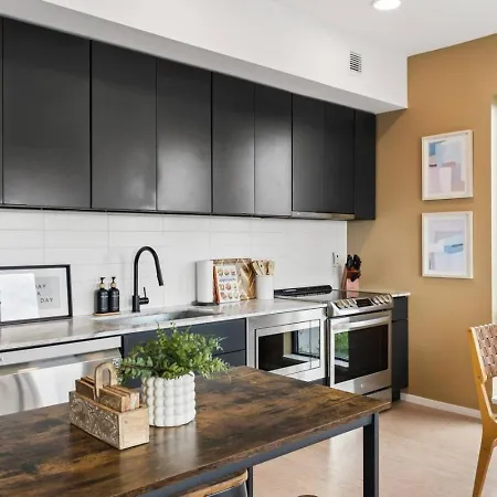 Luxury Downtown Riverview With Garage And Two Balconies *