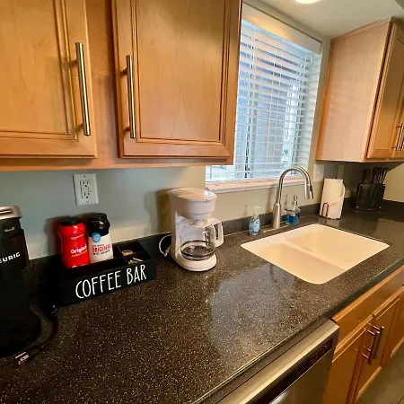 Apartment Riverside Rhythm! Waterfront & Walk To Broadway! Nashville