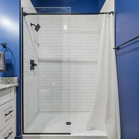 Spacious Near Downtown & Bna Apartment