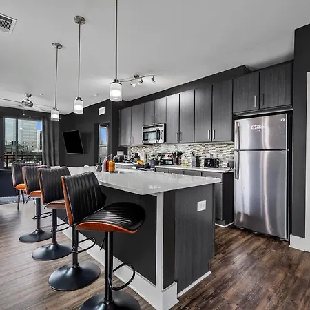 The Midnight Parthenon - 5 Min To Broadway - Midtown Apartment Nashville