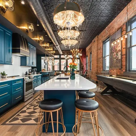 The Songbird-luxury Penthouse Steps To Broadway Nashville