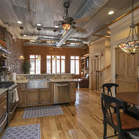 Holiday home The Titan Penthouse Nashville-rooftop Hot Tub Printer's Alley-steps To Broadway