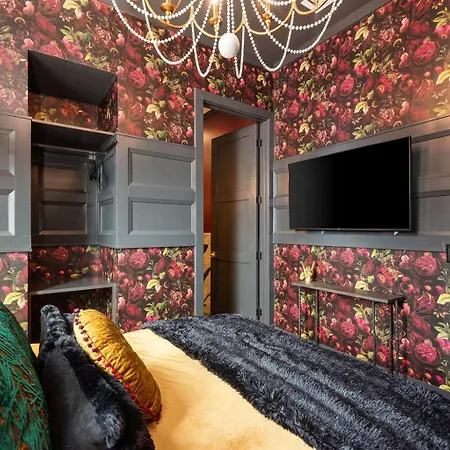 Holiday home The Velvet Songbird Downtown Luxe Sleeps 24 Nashville