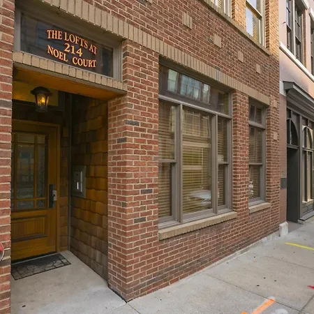 The Parton Printer's Alley Nashville- 2 Blocks To Broadway Holiday home *