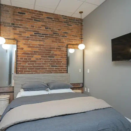 The Record -steps To Broadway & Printers Alley Holiday home
