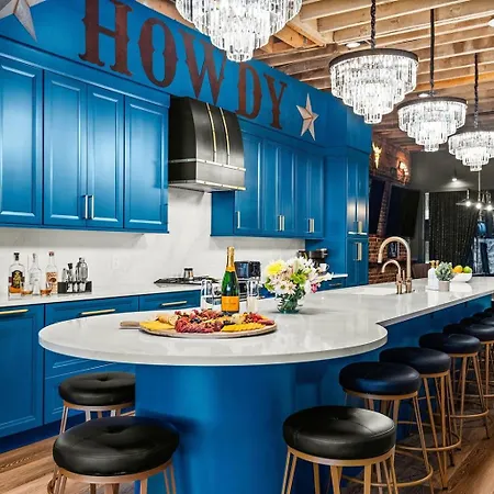Holiday home The Velvet Vault-luxury Downtown Loft With River View & Walk To Broadway *