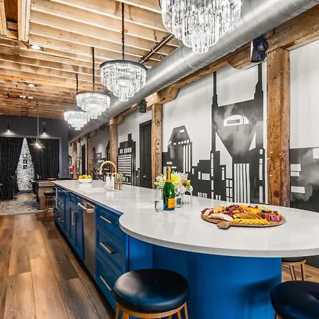 The Velvet Vault-luxury Downtown Loft With River View & Walk To Broadway *