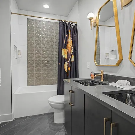 Modern Oasis Downtown Skyline View Prime Nashville