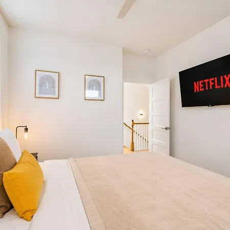 Modern Townhome With Garage & Ev Charger