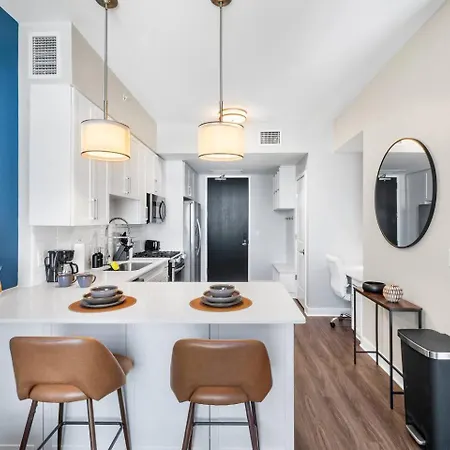Apartment Music For 2 Gulch, Pool & Whole Foods *