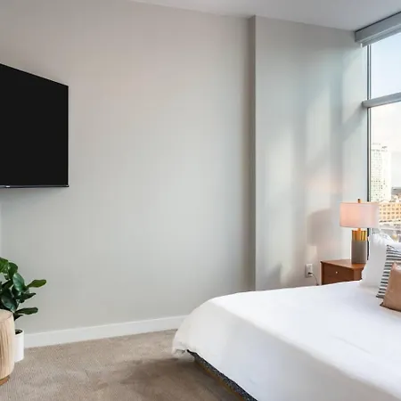 Apartment Luxury Gulch Skyline Views, Pool, Parking
