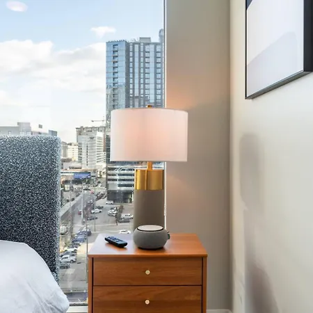 Luxury Gulch Skyline Views, Pool, Parking * Nashville