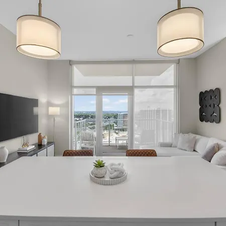 Broadway Views Lux Gulch Condo+ Private Balcony Apartment *