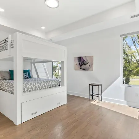 Ave Sleeps 8 2 Master Huge Parking Apartment