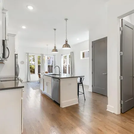 Ave Sleeps 8 2 Master Huge Parking Apartment Nashville
