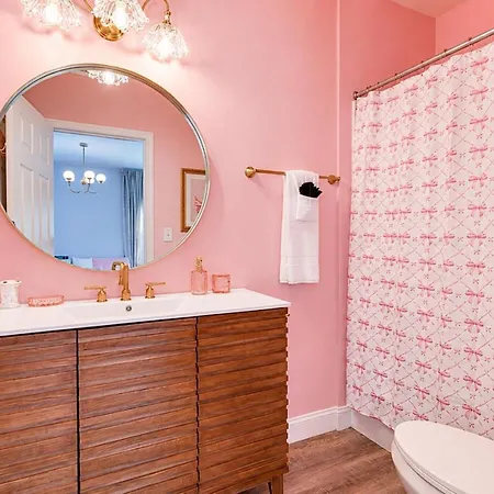 Sweet & Glam Pop Near Vanderbilt & Downtown Apartment *