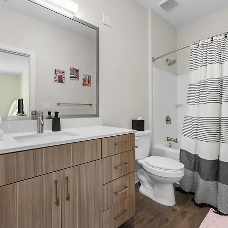 Apartment Glam 2br Walk To Broadway & The Gulch
