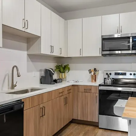 Spacious 2br N Gulch Walk To Broadway & Rooftops Apartment *