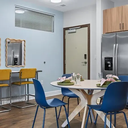 Apartment 2br W Glam Station & Karaoke Near Broadway *
