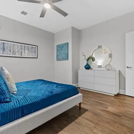 Spacious 2br N Gulch Walk To Broadway & Rooftops Apartment *