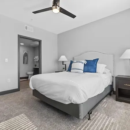 View Getaway 2br Near Broadway & Gulch *
