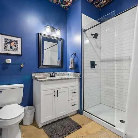 Spacious Near Downtown & Bna