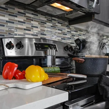 The Midnight Parthenon - 5 Min To Broadway - Midtown Apartment