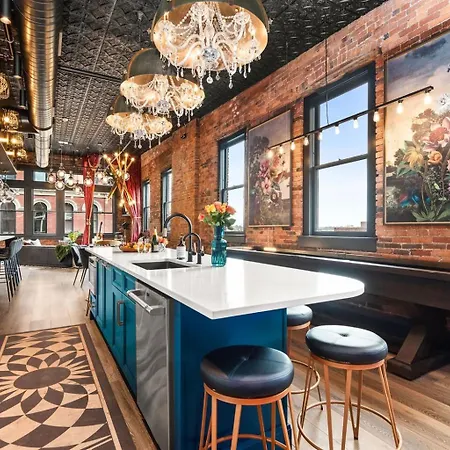 The Songbird-luxury Penthouse Steps To Broadway Nashville