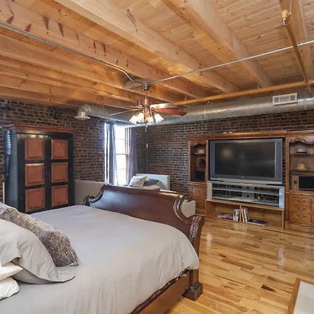 Holiday home The Titan Penthouse Nashville-rooftop Hot Tub Printer's Alley-steps To Broadway