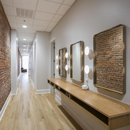 Holiday home The Record -steps To Broadway & Printers Alley *