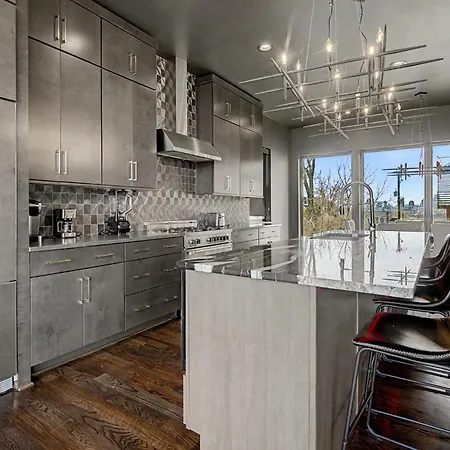 Apartment Modern Oasis Downtown Skyline View Prime Nashville
