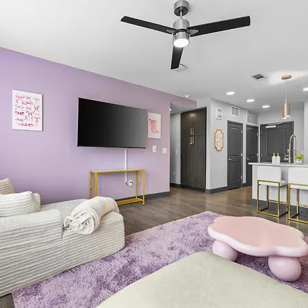 Apartment Vibrant Retreat Pool And Glam