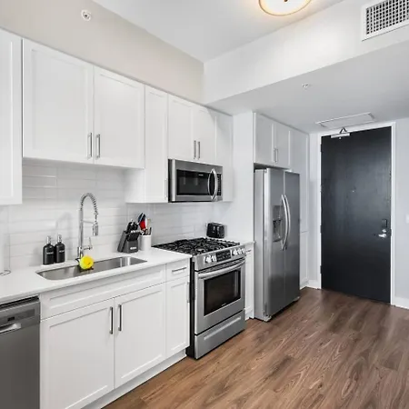 Apartment Music For 2 Gulch, Pool & Whole Foods