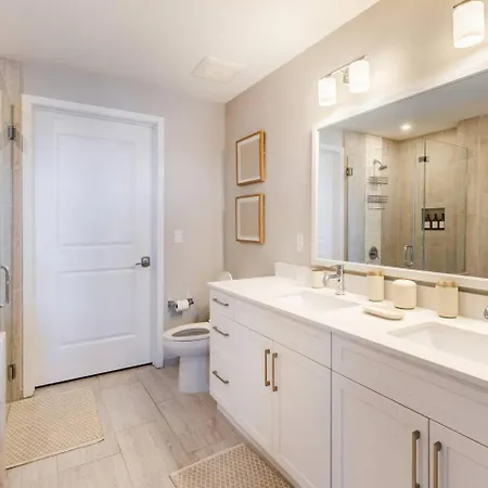 Skyline Views Gulch For 2, Private Balcony Apartment Nashville