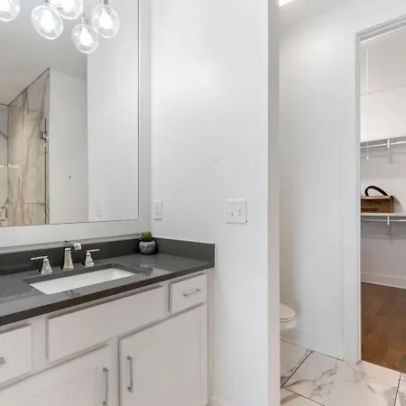 Apartment Ave Sleeps 8 2 Master Huge Parking *