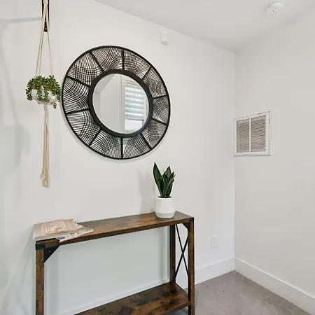 Modern Townhouse Close To Broadway Apartment *