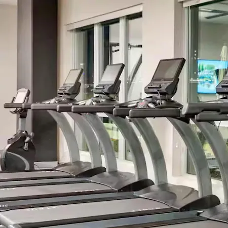 Downtown Walk To Broadway Pool, Private Balcony, Free Parking! *