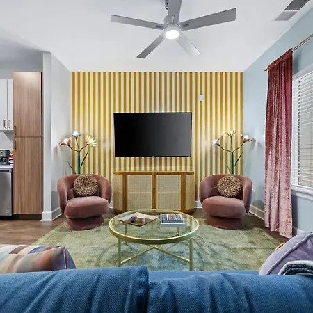 2br W Glam Station & Karaoke Near Broadway
