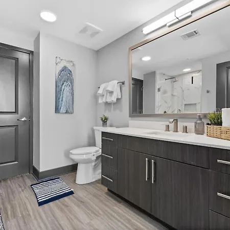 Apartment View Getaway 2br Near Broadway & Gulch