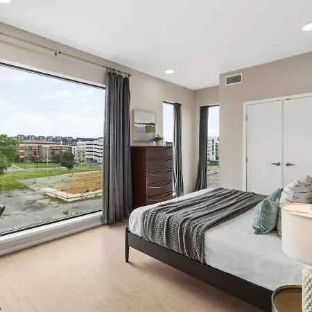 Luxury Downtown Riverview With Garage And Two Balconies Nashville