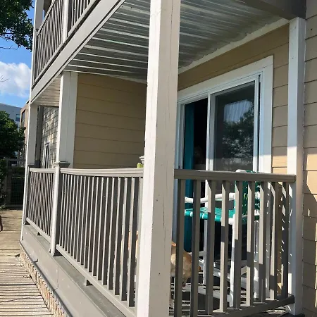 Apartment Riverside Rhythm! Waterfront & Walk To Broadway!