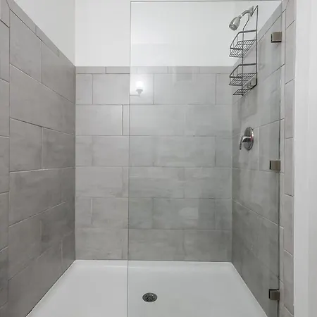 Apartment Midtown - 5 Min To Broadway - Free Secured Parking - Pool *